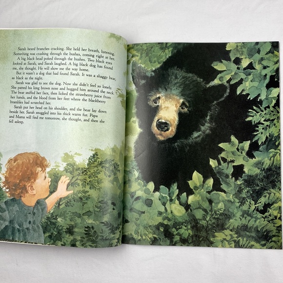 Scholastic Reader The Bear Who Heard Crying by Natalie and Helen Kinsey-Warnock - Picture 4 of 7